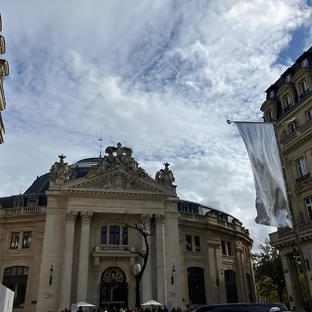 Next To Louvre Apartment
