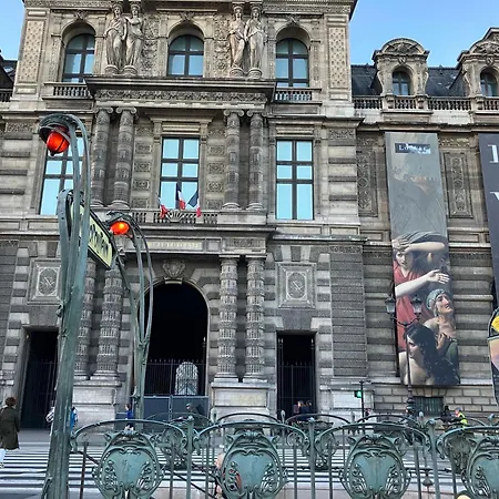 Apartment Next To Louvre *